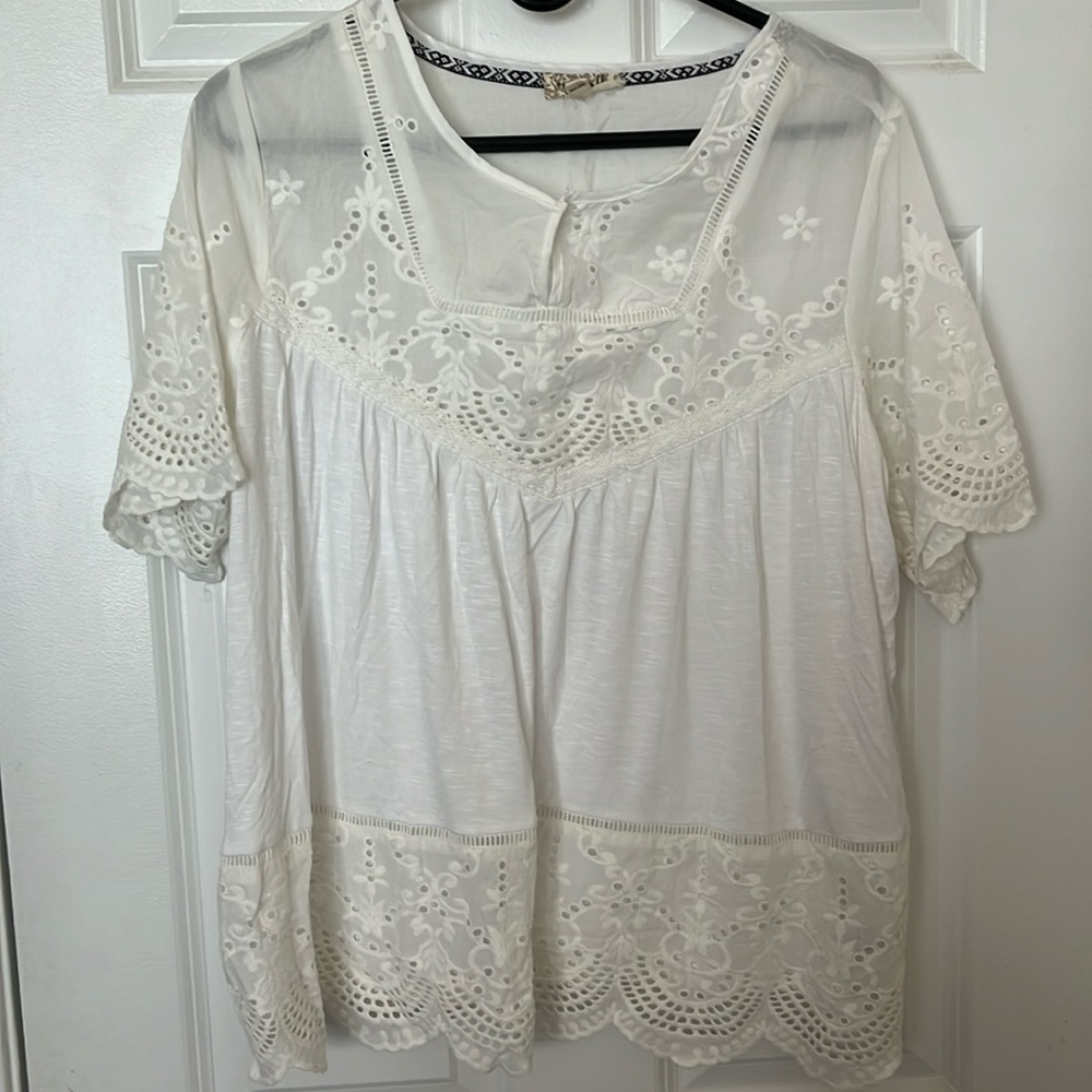 Oneworld Petite XL White Top with Crochet/Eyelet Detail